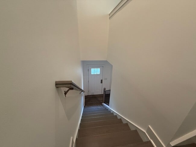 Building Photo - 3BR/3.5BA 3-Story Townhome w/ Quartz + W/D in Decatur