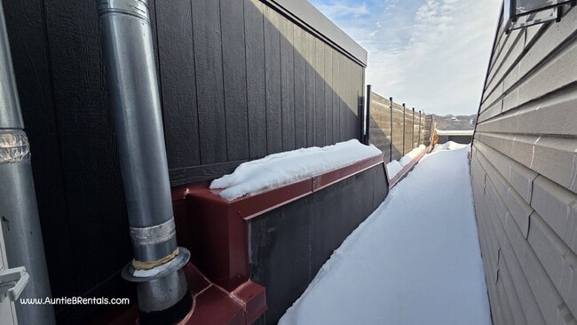 Building Photo - 3-Bedroom Upper-Level Condo in Historic Downtown Stillwater