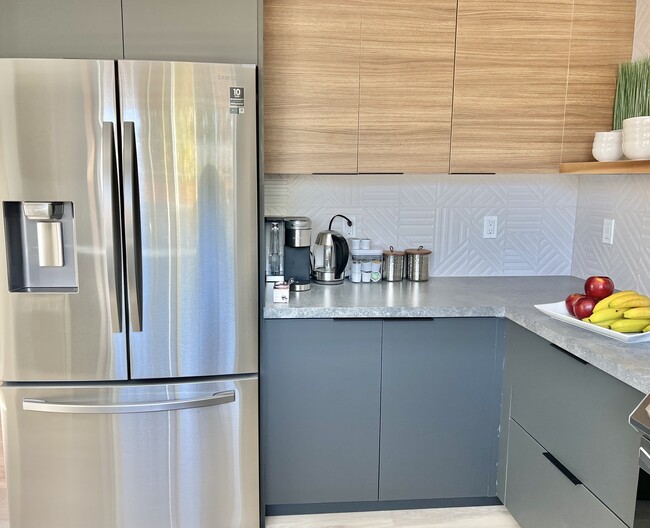 Modern kitchen, french door fridge - 392 N 7th St