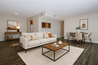 Living Room - The Summit at Valley Heights