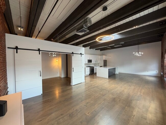 Building Photo - 21 Wormwood St