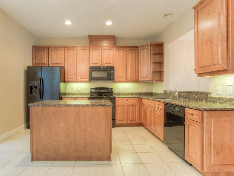 Building Photo - 204 Aberdeen Pond Dr