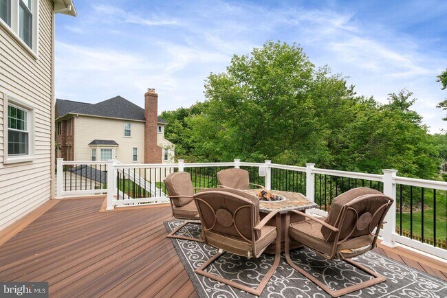 Building Photo - 8527 Silverview Dr