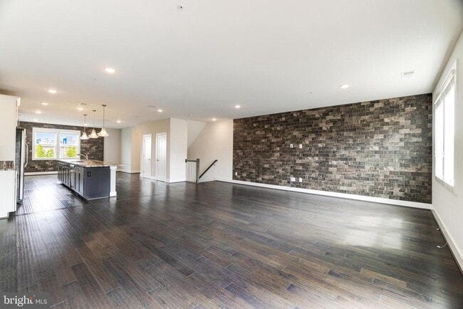 Building Photo - 44750 Tiverton Sq