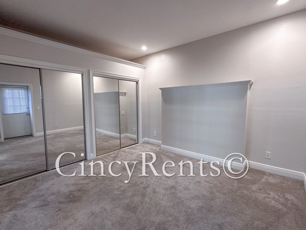 Building Photo - 334 Kilgour St