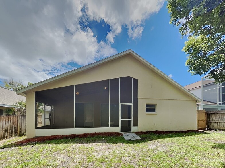 Building Photo - 545 Randon Terrace