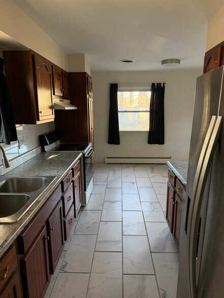 Building Photo - 19 Eton Ct