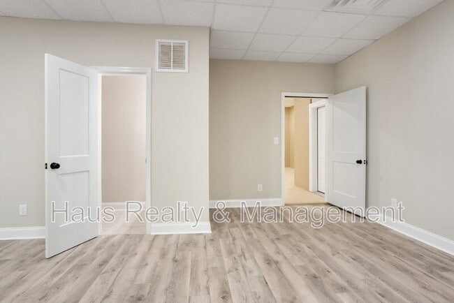 Building Photo - 105 Jay Cir