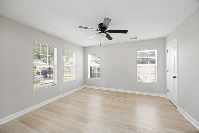 Building Photo - 5737 Dorbrandt St