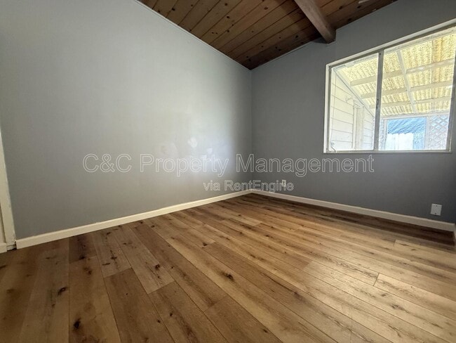 Building Photo - 54 Shasta Way