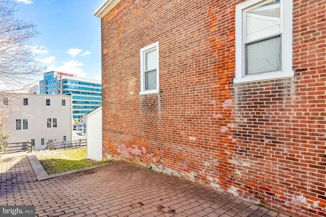 Building Photo - 103 Front St