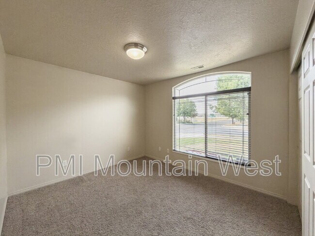 Building Photo - 955 Alton Dr
