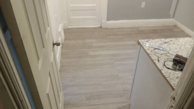 Building Photo - 441 Eddy Rd