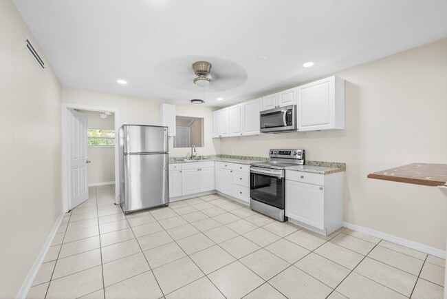 Building Photo - 1400 Binney Dr