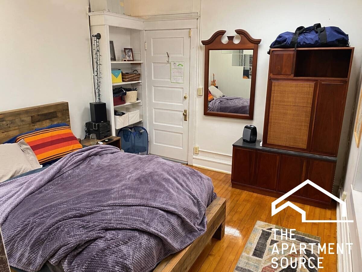 Building Photo - 3605 N Damen Ave