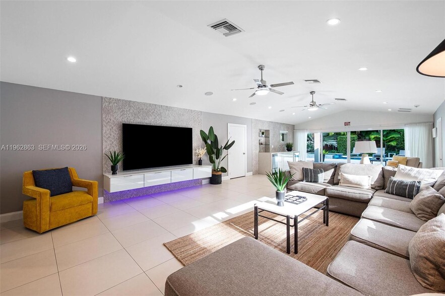 Building Photo - 1019 NE 115th St