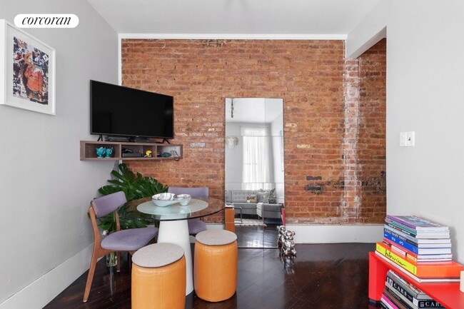 Building Photo - 254 W 25th St
