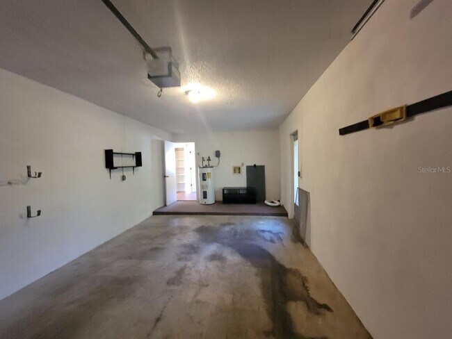 Building Photo - 23358 Racine Ave