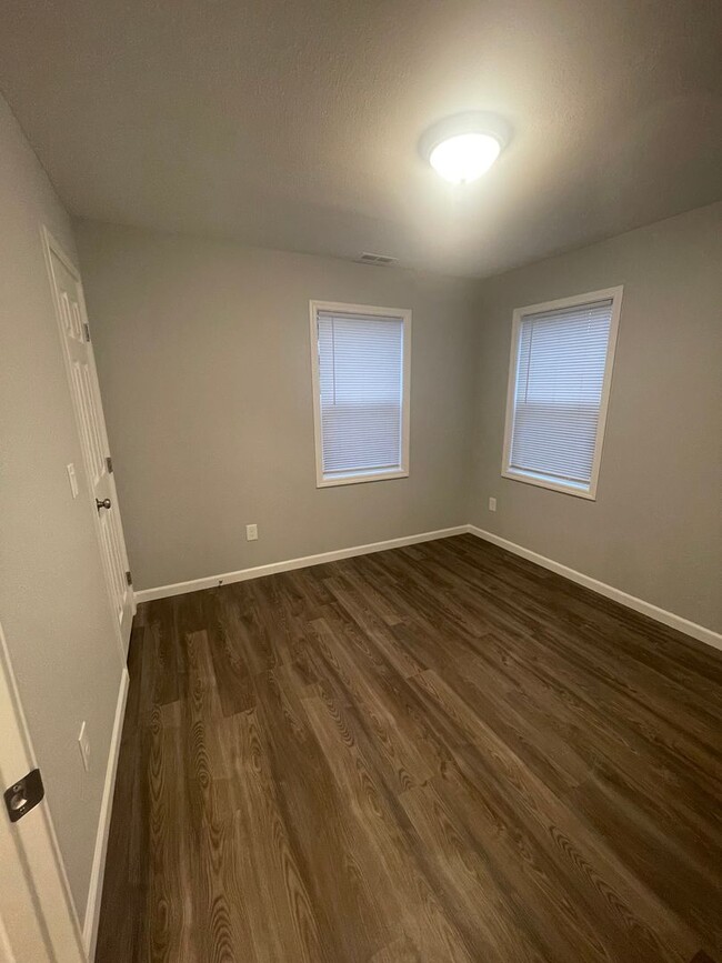 Building Photo - Stunning Newly Remodeled Two Bedroom Home ...