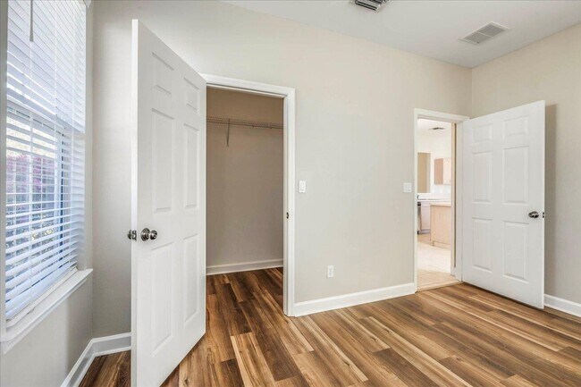 Building Photo - 3570 Four Oaks Blvd