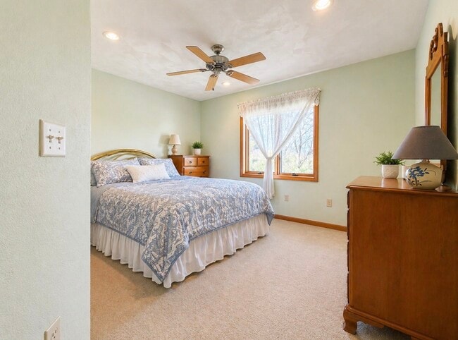 Building Photo - 209 Vivian Ln