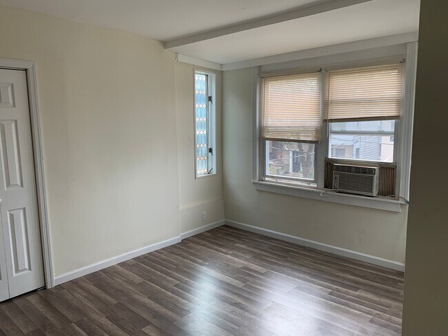 Building Photo - 156 Beach St