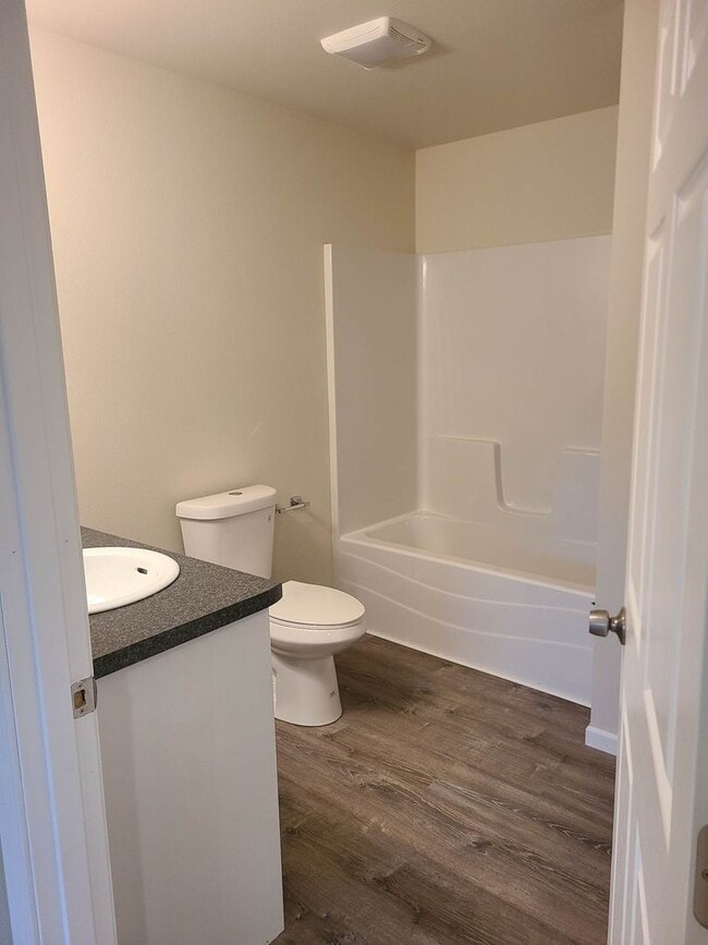 Building Photo - 3 Bedroom, 2 Bathroom Duplex