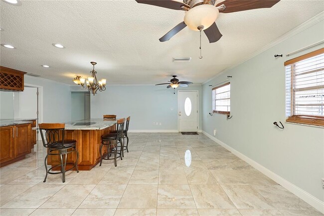 Building Photo - 6804 N Hubert Ave