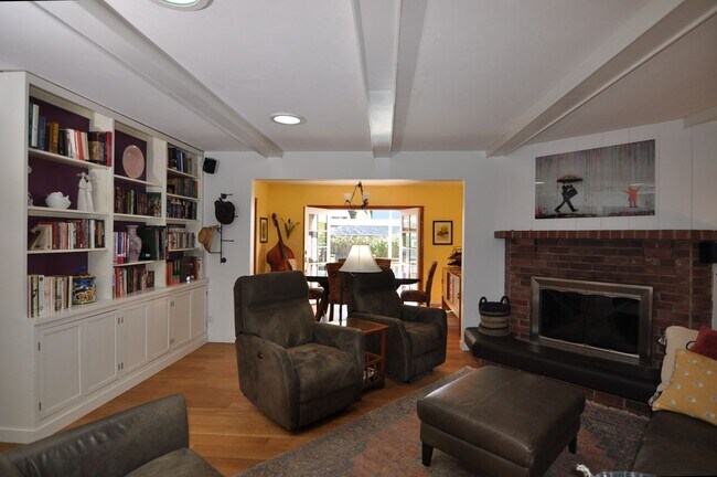 Building Photo - 4 Bedroom Pool Home for Rent in Woodland H...