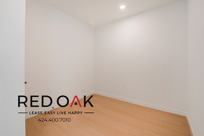 Building Photo - 856 S Gramercy Dr