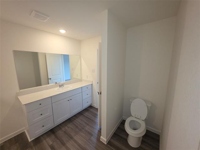 Building Photo - 2206 Pioneer Dr