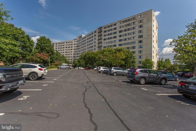 Building Photo - 1200 N Nash St