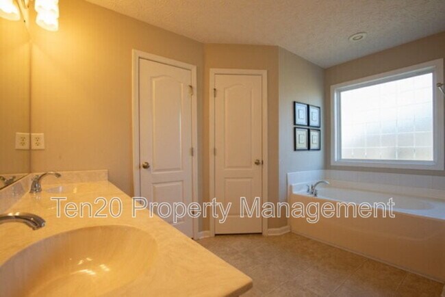 Building Photo - 6013 Granite Field Dr