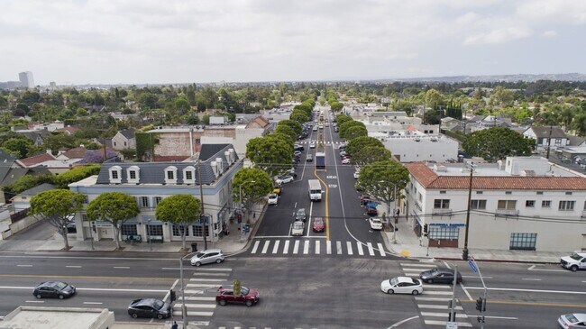 Building Photo - 548 N Windsor Blvd