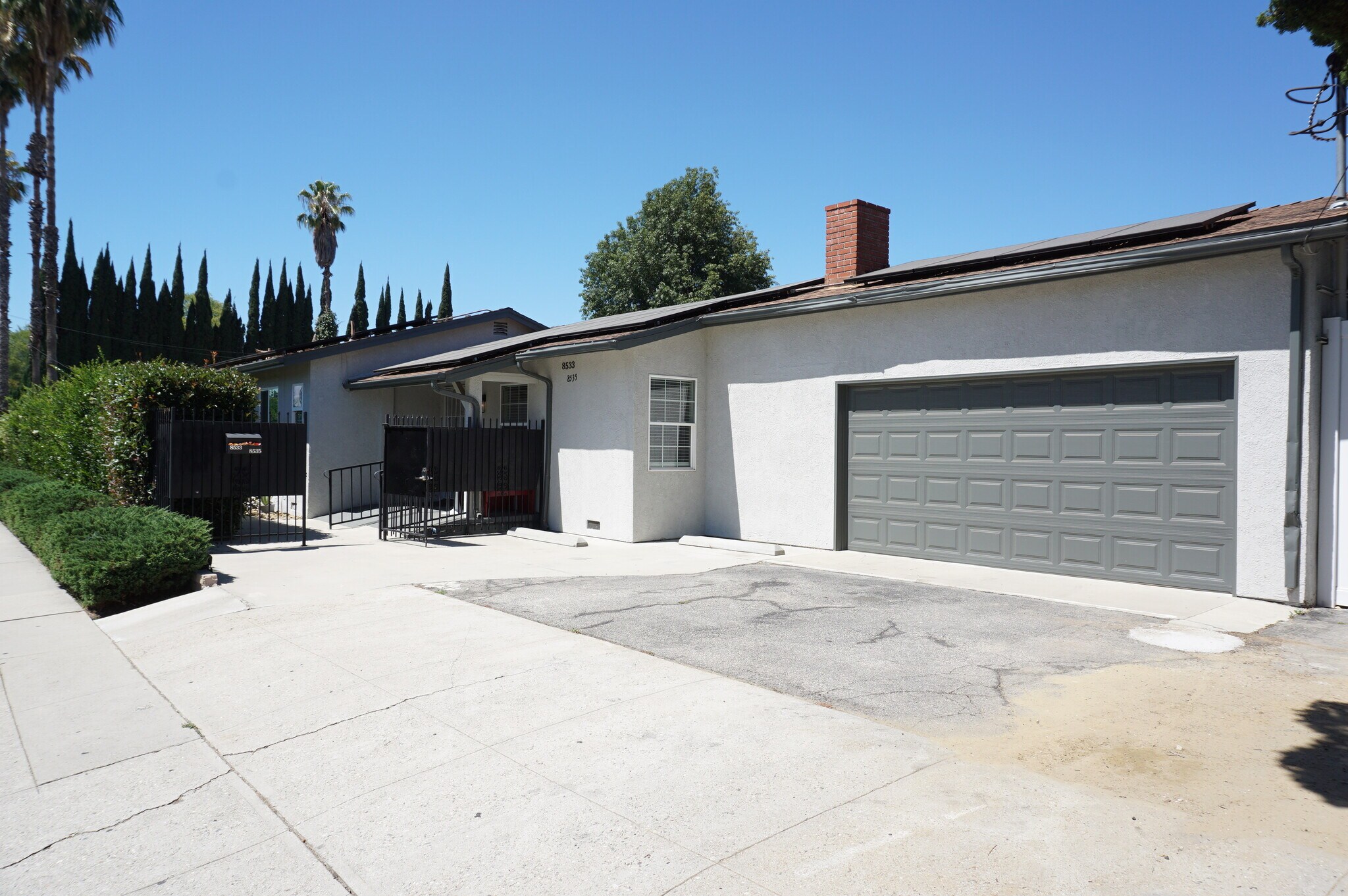Building Photo - 8533 Woodley Ave