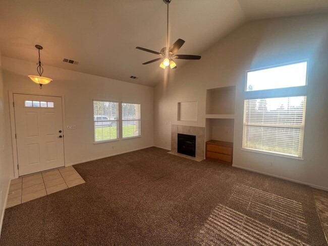 Building Photo - Single story home located in Waterford!