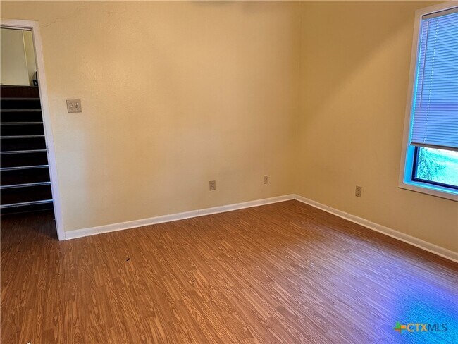 Building Photo - 899 Hillyer St