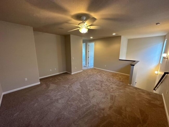 Building Photo - Newer 4 bedroom 3 bath home available