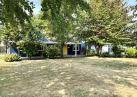 Building Photo - 6543 SE Borwick St