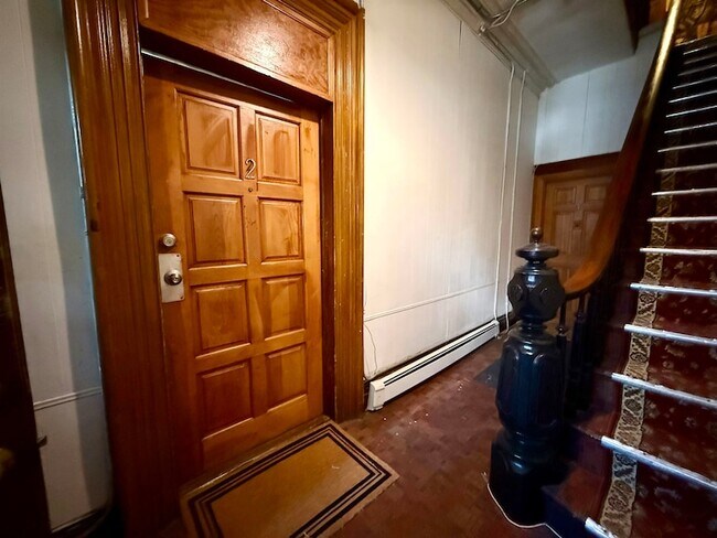 Building Photo - 61 Monitor St