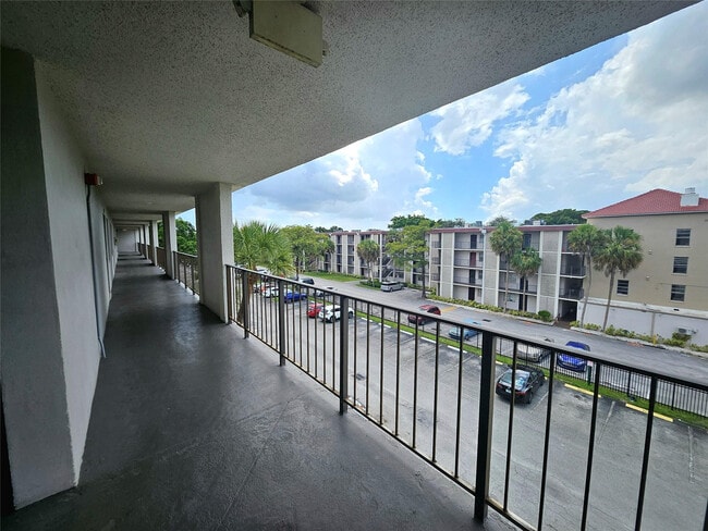 Building Photo - 4899 NW 26th Ct