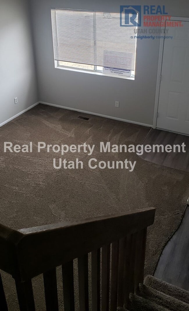 Building Photo - Orem Duplex