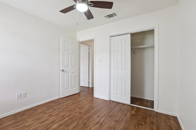 Building Photo - 1811 Mearns Meadow Blvd