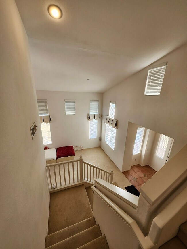 Building Photo - Beautiful two-story in Hunter's Ridge