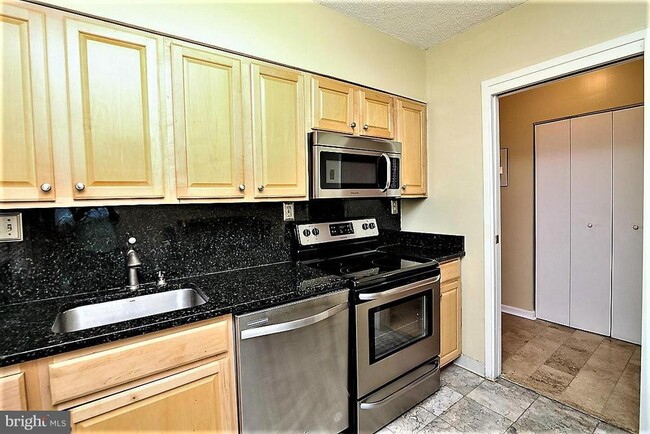Building Photo - 5500 Holmes Run Pkwy