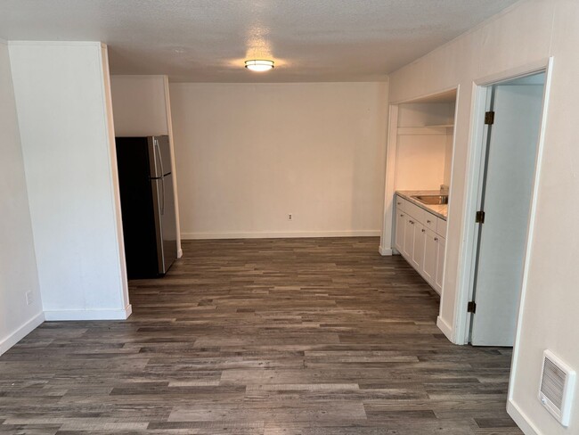 Building Photo - 1 bedroom apartment in Eugene!