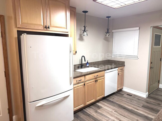 Building Photo - Very nice 4 Bed/2 Bath /1,250 square foot house in Concord available April 1st! Features and amen...