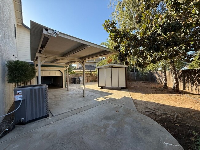 Building Photo - 4-bedroom plus a loft on a court in Escalon!