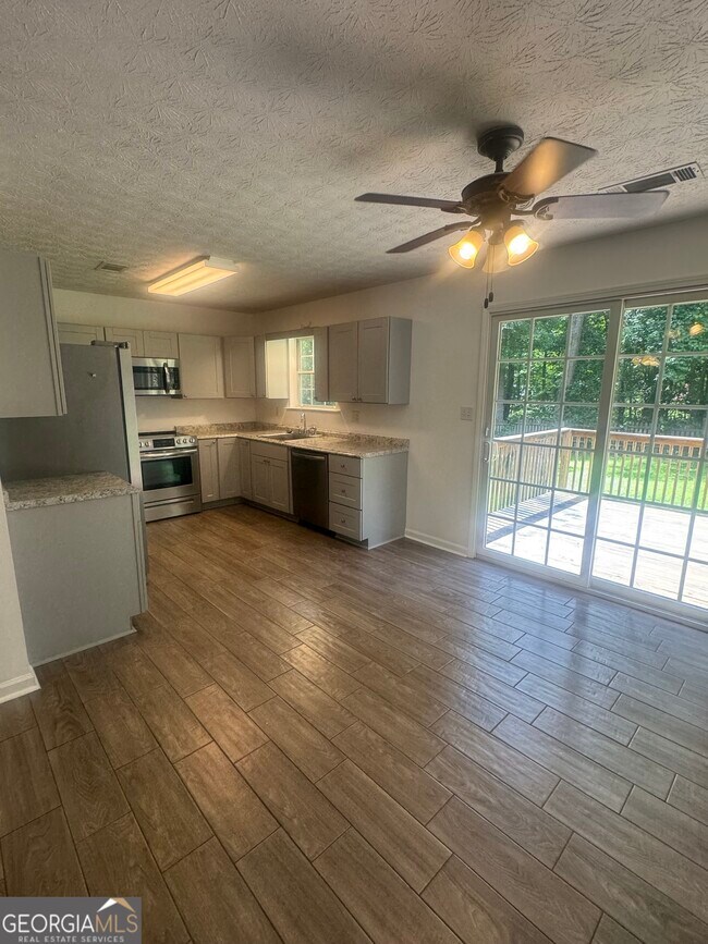 Building Photo - 105 Fox Trail Pl