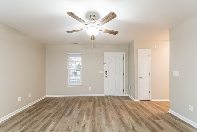 Building Photo - 821 Skinner Dr